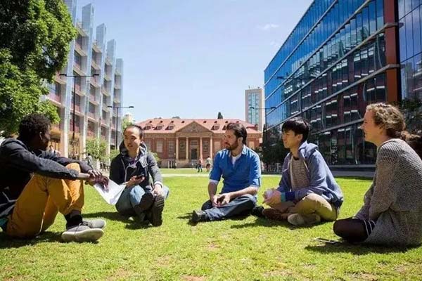 澳大利亚留学费用高吗？澳洲留学如何才能更省钱