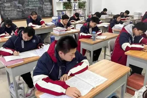 郑州全日制高考冲刺学校哪家好？选择高考补习学校应注意些什么？